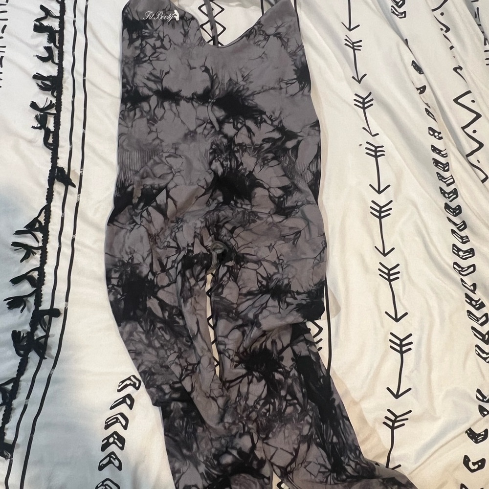 Fit Body Tie-Dye Gray & Black Bodysuit